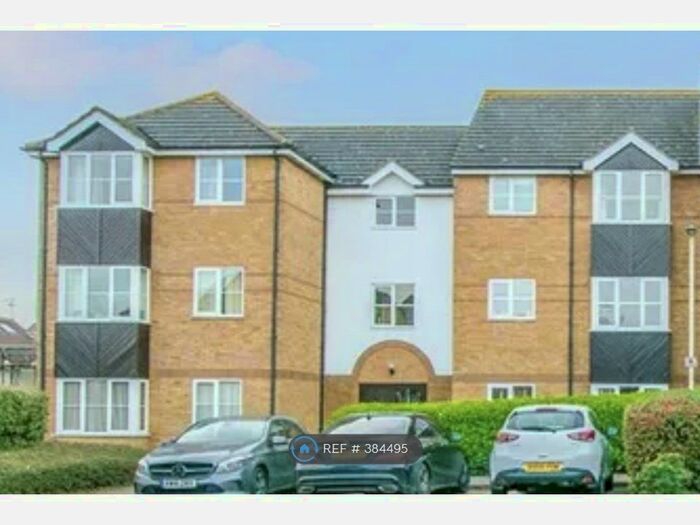 2 Bedroom Flat To Rent In Foxes Close, Hertford, SG13