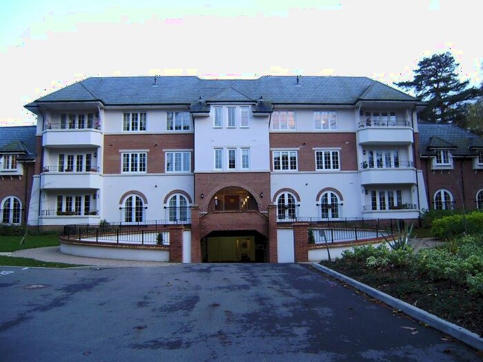 2 Bedroom Flat To Rent In Wood Road, Hindhead, GU26