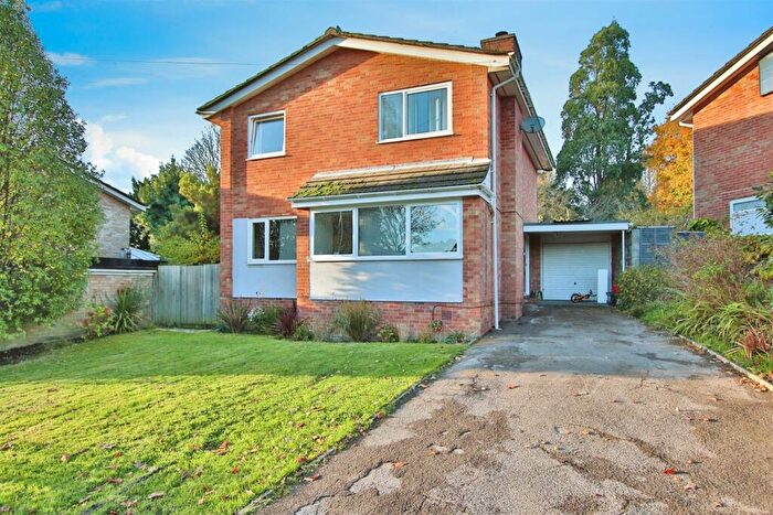 4 Bedroom Detached House To Rent In St. Pauls Road, Sarisbury Green, Southampton, SO31