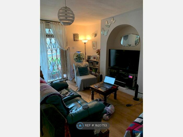 2 Bedroom Flat To Rent In Essex Grove, London, SE19