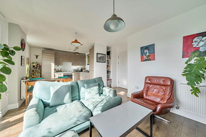 2 Bedroom Apartment For Sale In Hebrides Court, London, E1