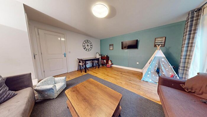3 Bedroom End Of Terrace House For Sale In Dennetts Close, Daventry, NN11