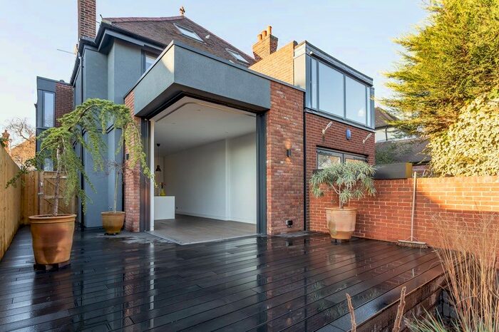 4 Bedroom Semi-Detached House To Rent In Kings Avenue, Woodford Green IG8