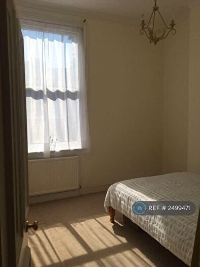 1 Bedroom Flat To Rent In Lenton Avenue, Nottingham, NG7