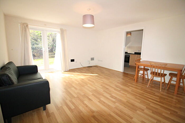 2 Bedroom Apartment To Rent In Broomspring Close, Sheffield, S3