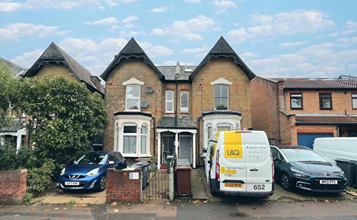 2 Bedroom Flat To Rent In Gainsford Road, Walthamstow, London, E17