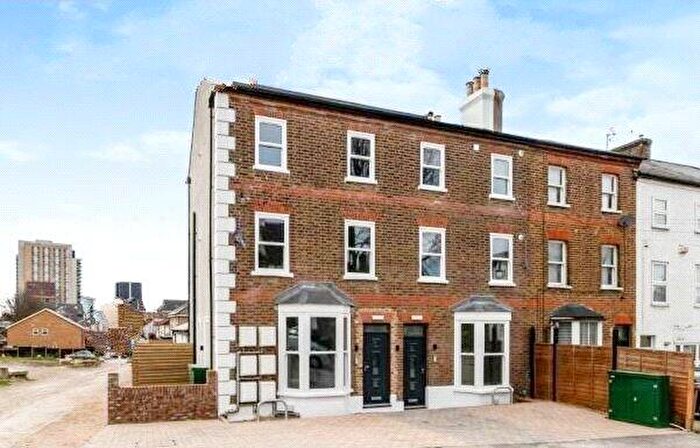 2 Bedroom Apartment To Rent In Victoria Road, Sutton, SM1