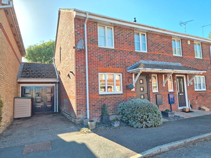 3 Bedroom Semi-Detached House For Sale In Coopers Way, Houghton Regis, Dunstable, LU5