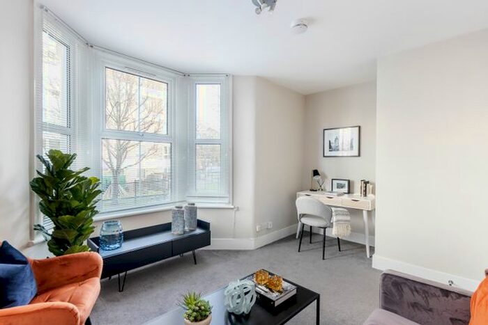 1 Bedroom Flat To Rent In Temple Street, London, E2