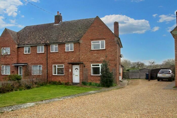 3 Bedroom Semi-Detached House To Rent In The Vineyard, PE28