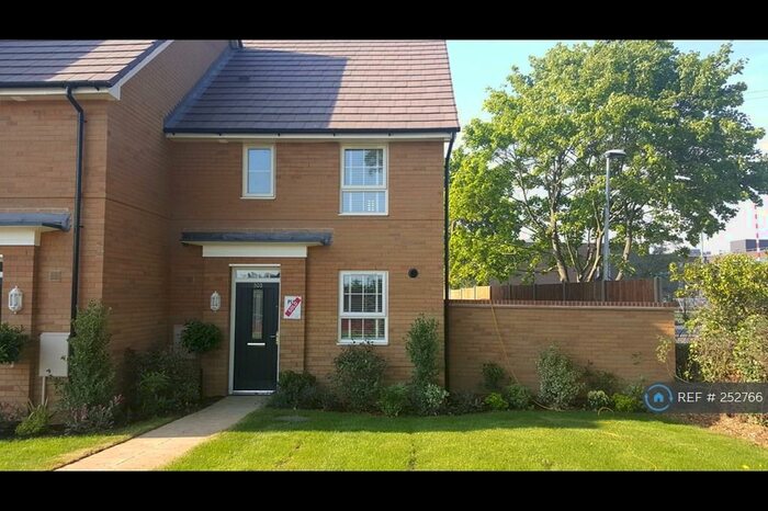 3 Bedroom End Of Terrace House To Rent In Langley Road, Langley, Slough., SL3
