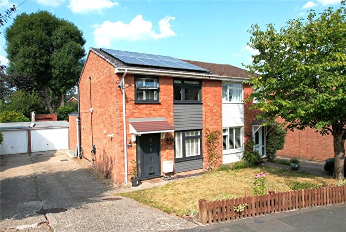 3 Bedroom Semi-Detached House For Sale In Rushden Way, Farnham, Surrey, GU9