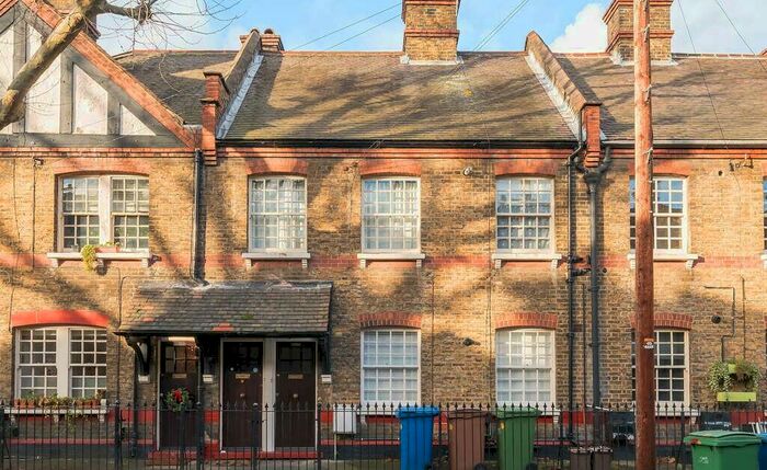 1 Bedroom Apartment To Rent In Merrow Street, London, SE17