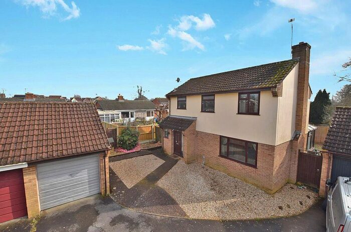 3 Bedroom Detached House For Sale In Maple Close, Willand, Cullompton, EX15