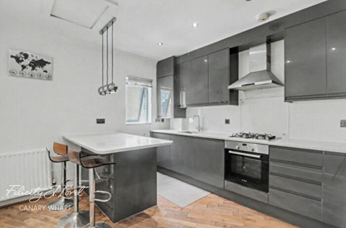 2 Bedroom Apartment To Rent In St Gabriels, London, E14