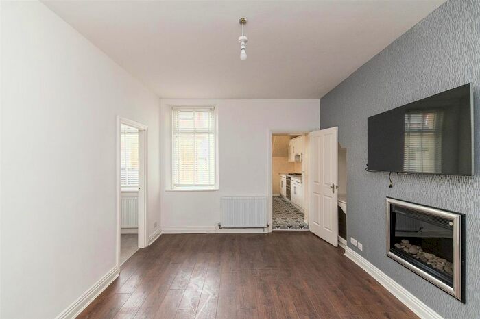 2 Bedroom Flat To Rent In Rawling Road, Gateshead, Tyne And Wear, NE8