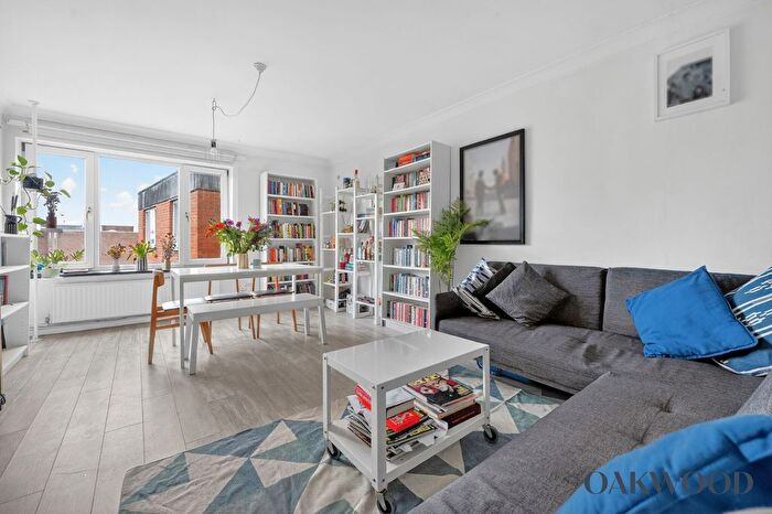 2 Bedroom Flat For Sale In Jubet Court, Green Lanes, N16