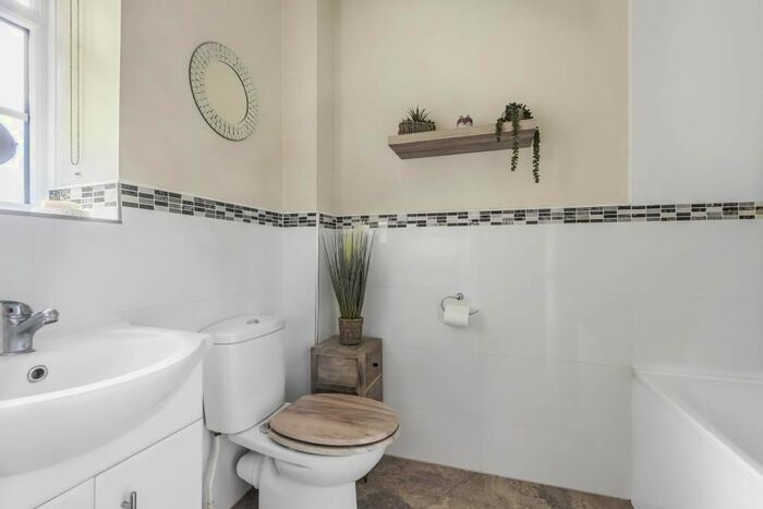 1 Bedroom Flat To Rent In Bagshot, Surrey, GU19