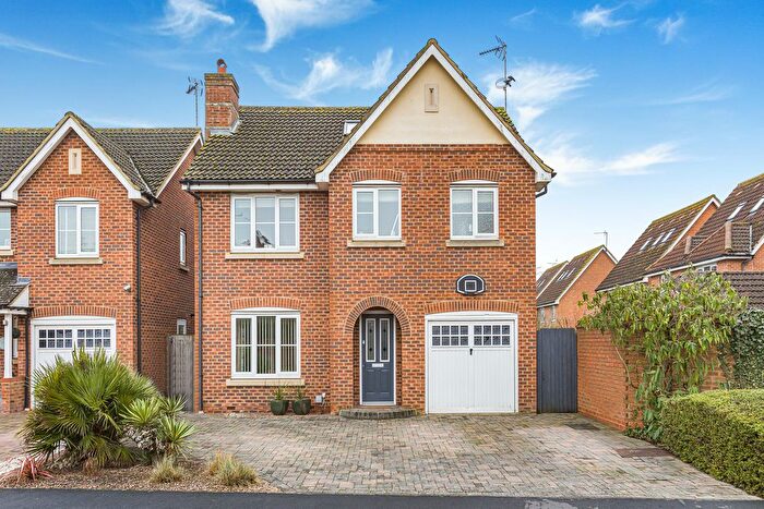 5 Bedroom Detached House For Sale In Bluebell Way, Hatfield, Hertfordshire, AL10