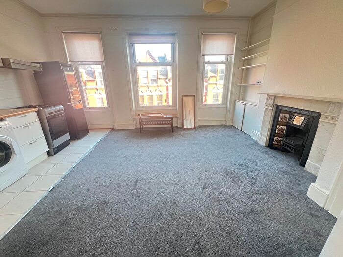 1 Bedroom Flat To Rent In Tottenham Lane, London, N8
