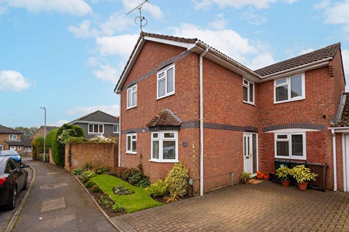 4 Bedroom Link Detached House For Sale In Evans Road, Willesborough, TN24