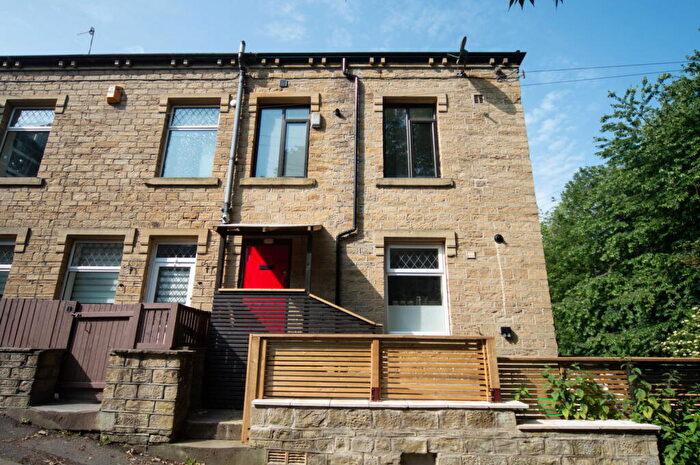 1 Bedroom Flat To Rent In Queens Mill Road, Newsome, HD4