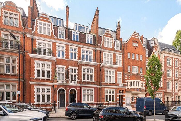 3 Bedroom Flat For Sale In Palace Court, London, W2