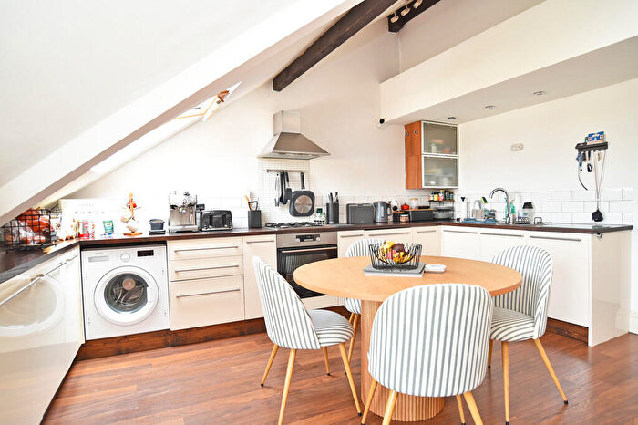 2 Bedroom Apartment For Sale In East Parade, Harrogate, HG1