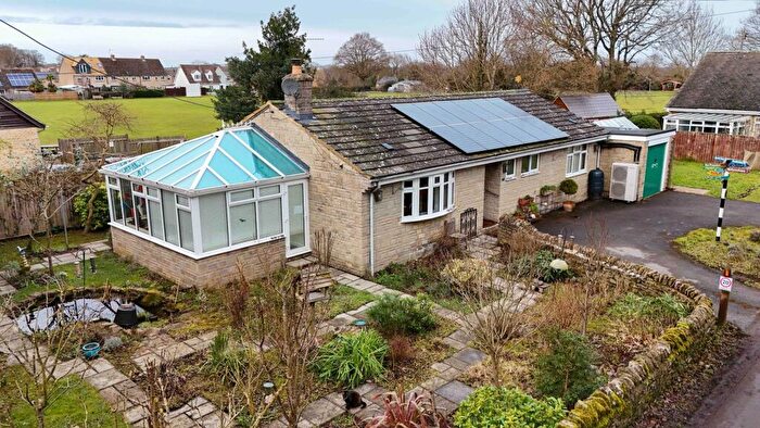 3 Bedroom Detached Bungalow For Sale In Pigeon House Lane, Freeland, OX29