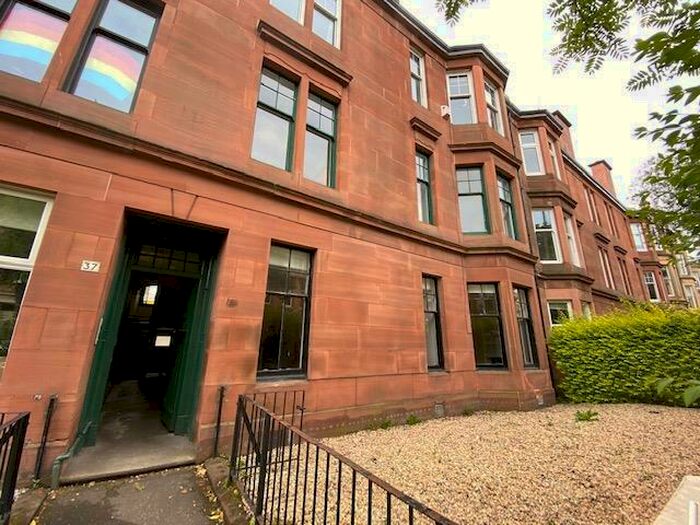 3 Bedroom Flat To Rent In Lawrence Street Flat / At, G11