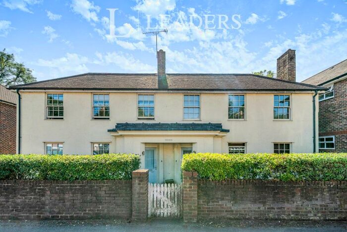 2 Bedroom Apartment To Rent In Park Street, AL2