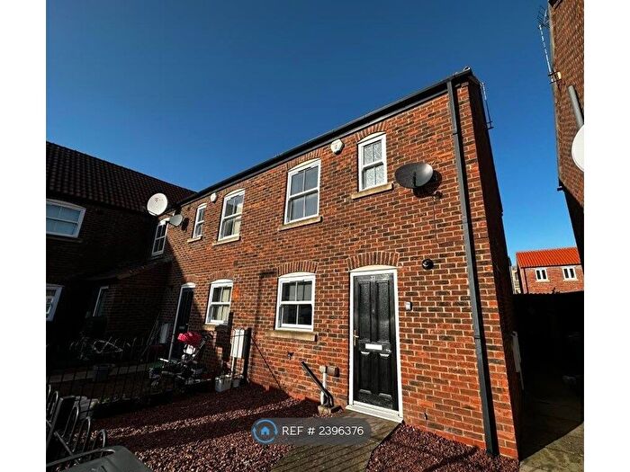 2 Bedroom End Of Terrace House To Rent In Rainbow Close, Thorne, Doncaster, DN8