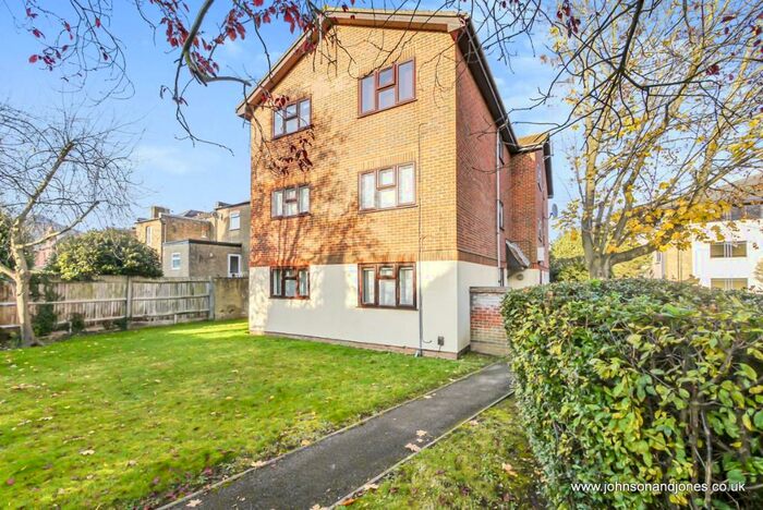 1 Bedroom Apartment To Rent In King Street, Chertsey, Surrey, KT16