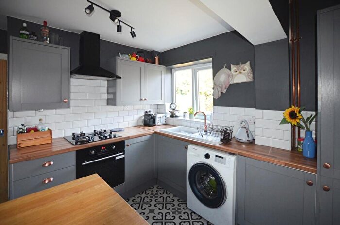 3 Bedroom Semi-Detached House For Sale In Jubilee Gardens, Worksop, S80