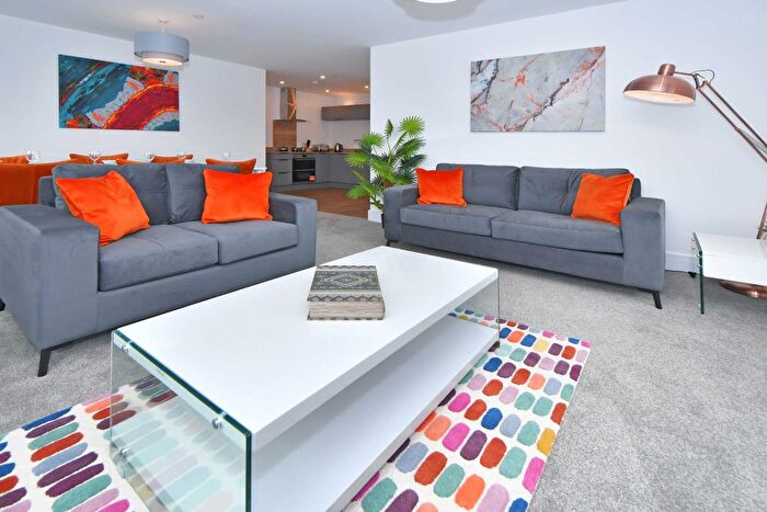 2 Bedroom Flat To Rent In Queens Gardens, Newcastle-Under-Lyme, ST5