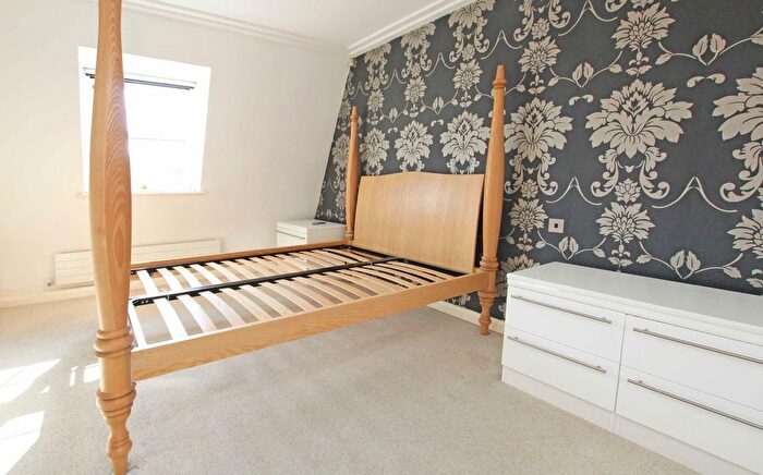 1 Bedroom Flat To Rent In London Road, Isleworth, TW7