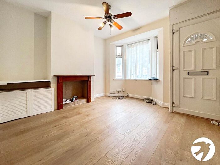 3 Bedroom Terraced House To Rent In Castle Road, Chatham, Kent, ME4