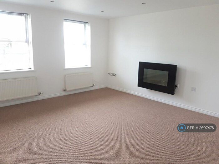 2 Bedroom Flat To Rent In Newport Pagnell Road, Northampton, NN4