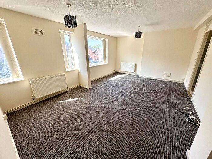 2 Bedroom Flat To Rent In Minster Court, Liverpool, Merseyside, L7