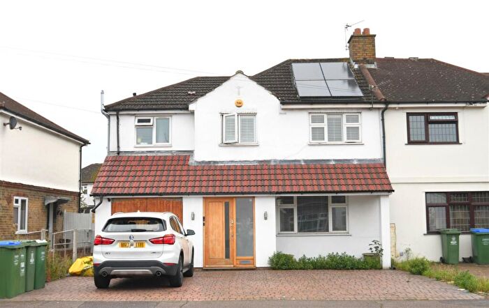 4 Bedroom Semi-Detached House To Rent In Pickford Lane, Bexleyheath, DA7
