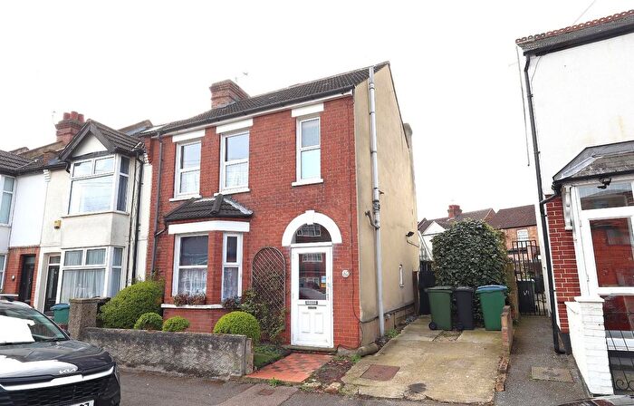 3 Bedroom End Terrace House To Rent In Gammons Lane, Watford, WD24