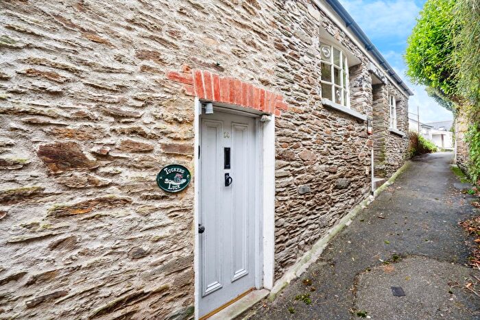 2 Bedroom End Of Terrace House For Sale In Bull Hill, Fowey, Cornwall, PL23