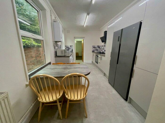 5 Bedroom Terraced House To Rent In Barclay Street, Leicester, LE3