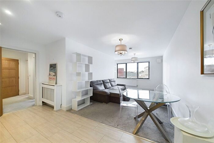 2 Bedroom Flat To Rent In Butler House, - Market Street, Maidenhead, Berkshire, SL6