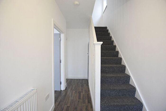 6 Bedroom Semi-Detached House To Rent In Hainault Road, Romford, RM5