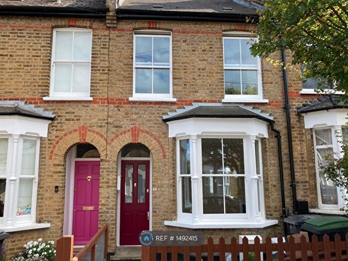 3 Bedroom Terraced House To Rent In Richmond Road, London, N11