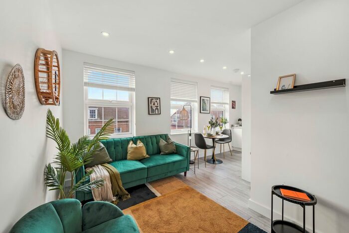 1 Bedroom Flat To Rent In Watling Avenue, Edgware, HA8