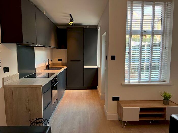 4 Bedroom House To Rent In Beautiful Property Near Ked Road Campus, DE22