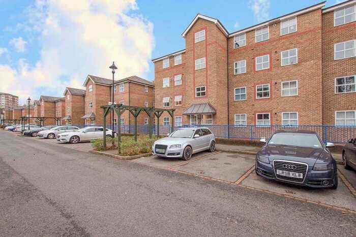 2 Bedroom Flat To Rent In River Bank Close, Maidstone, Kent, ME15