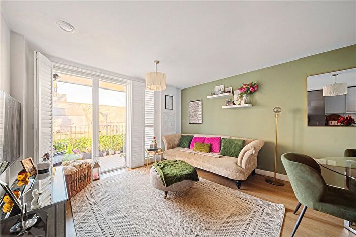 2 Bedroom Flat For Sale In Roehampton Lane, Putney, London, SW15